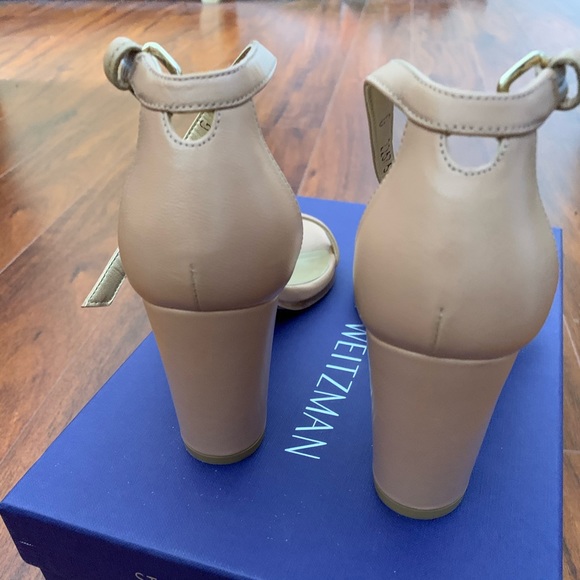 ๐บ๐ธ SOLD ๐ธ๐บStuart Weitzman Sandals - Picture 2 of 6